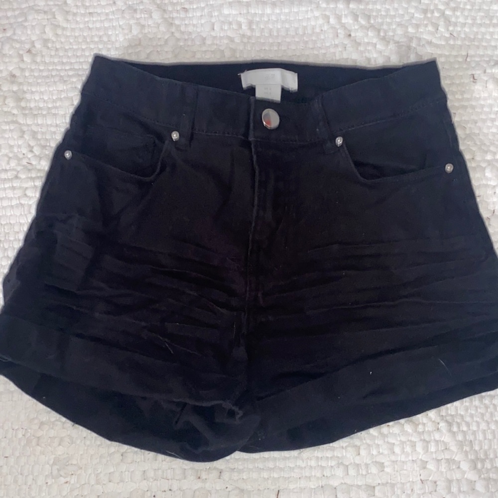 H&M black shorts
